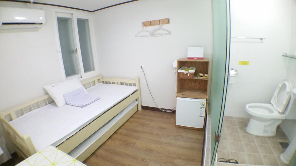 24 Sinchon Hongdae Guest house