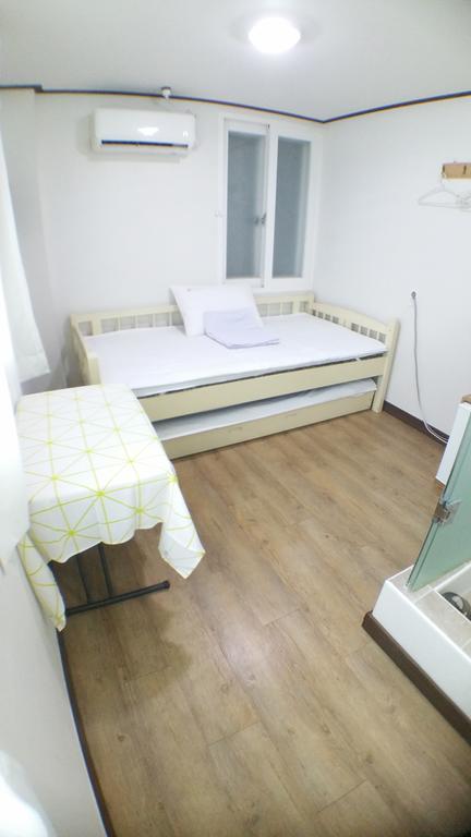 24 Sinchon Hongdae Guest house 2*