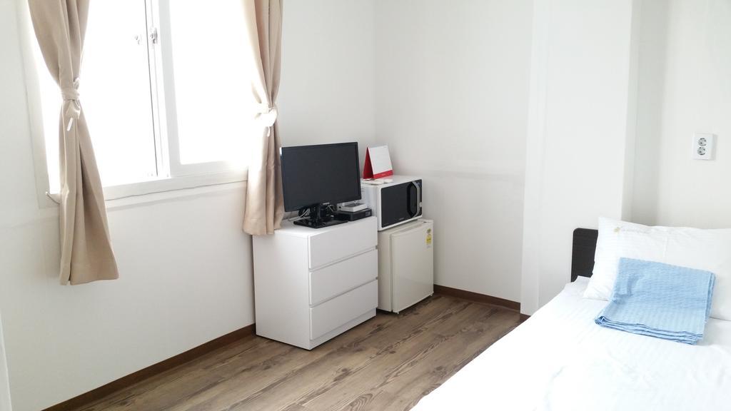 Guest house 24 Sinchon Hongdae 2*