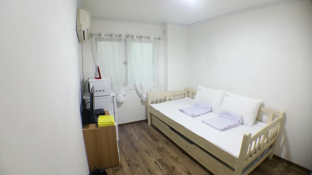 24 Sinchon Hongdae Guest house