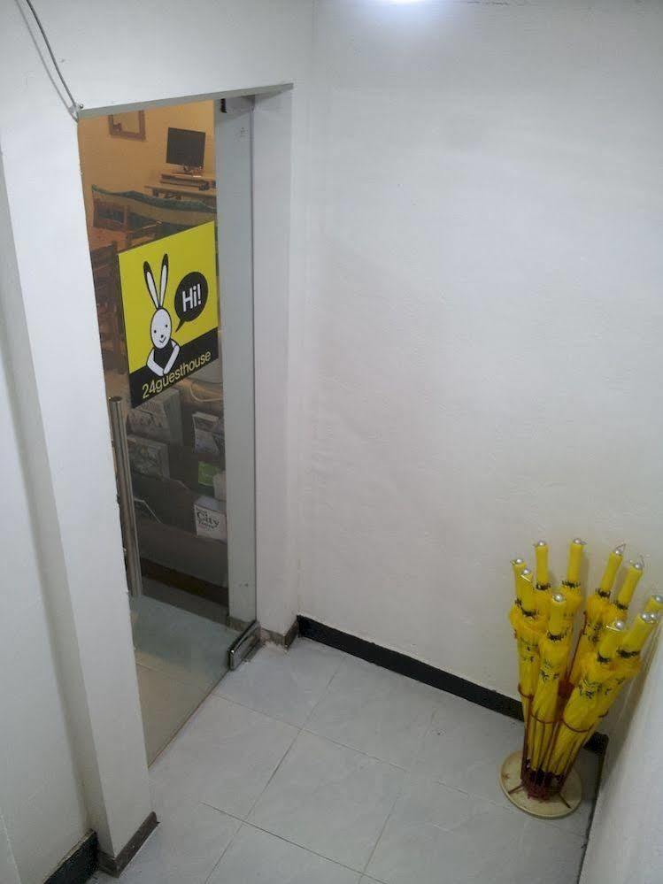 24 Sinchon Hongdae 2*