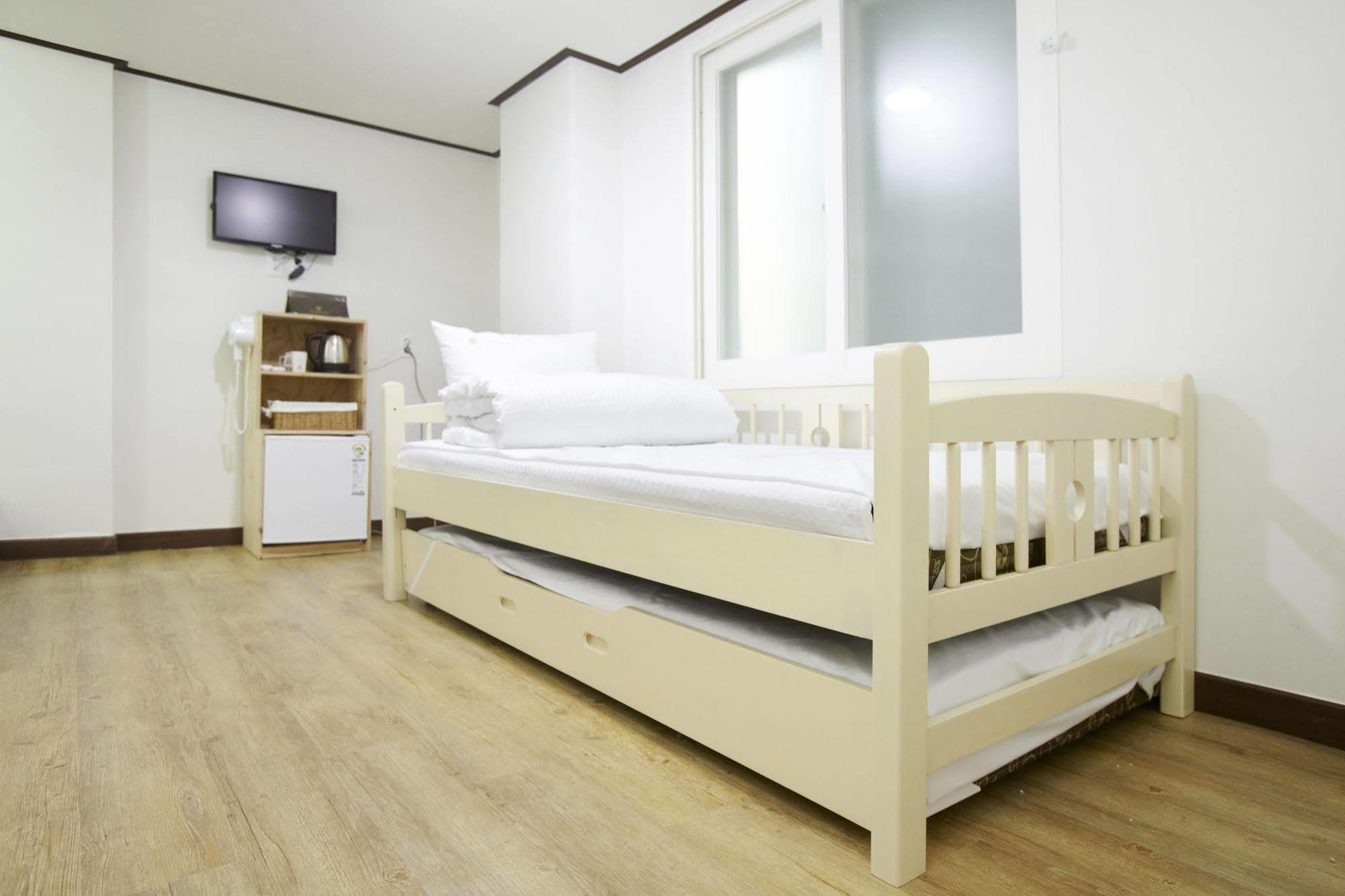 24 Sinchon Hongdae Guest house Seoul