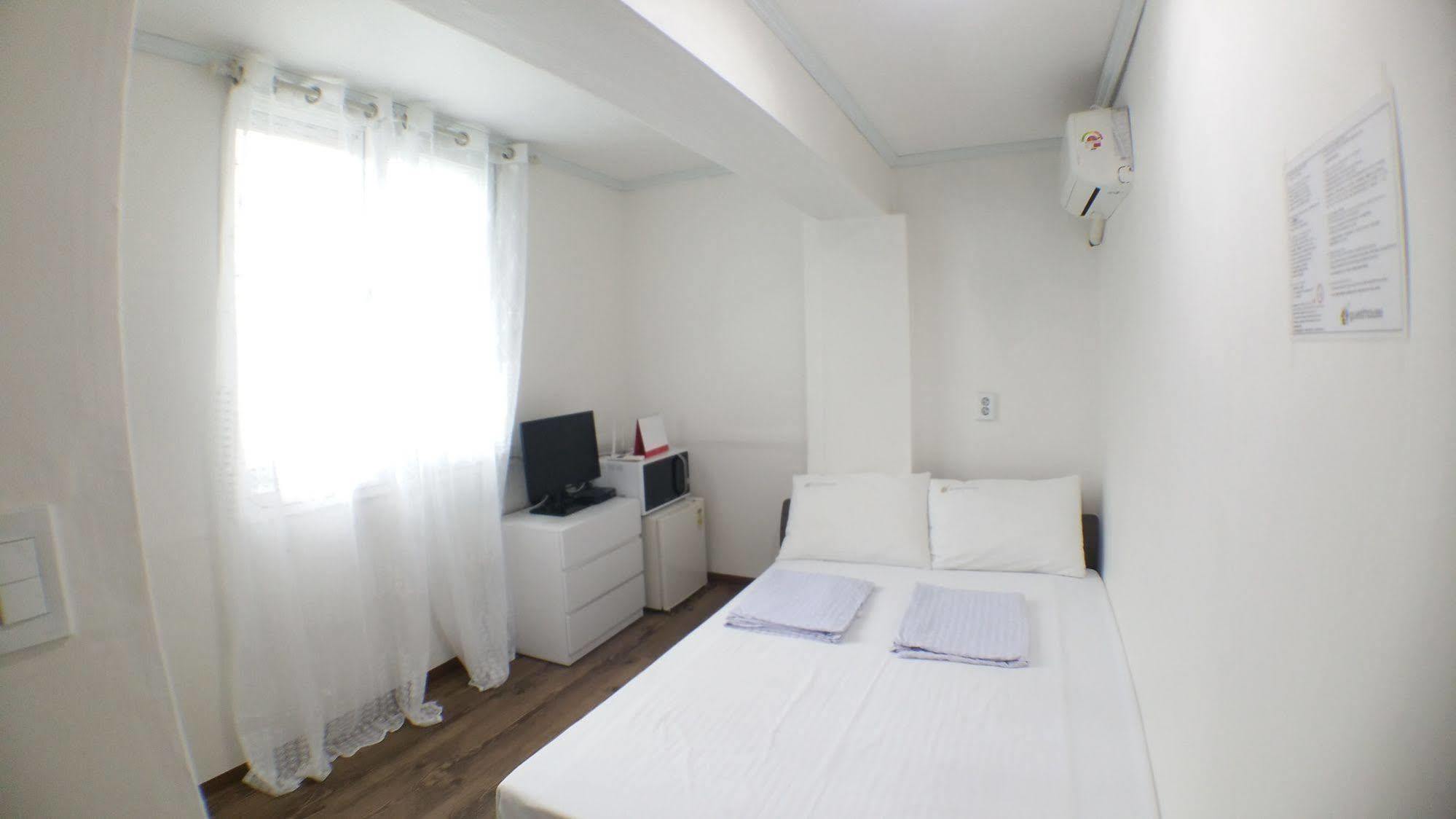 24 Sinchon Hongdae Guest house 2*