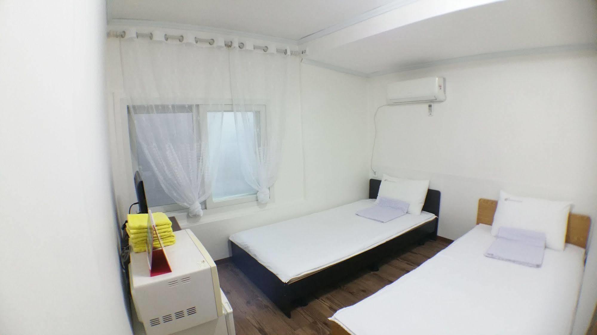Guest house 24 Sinchon Hongdae Seoul