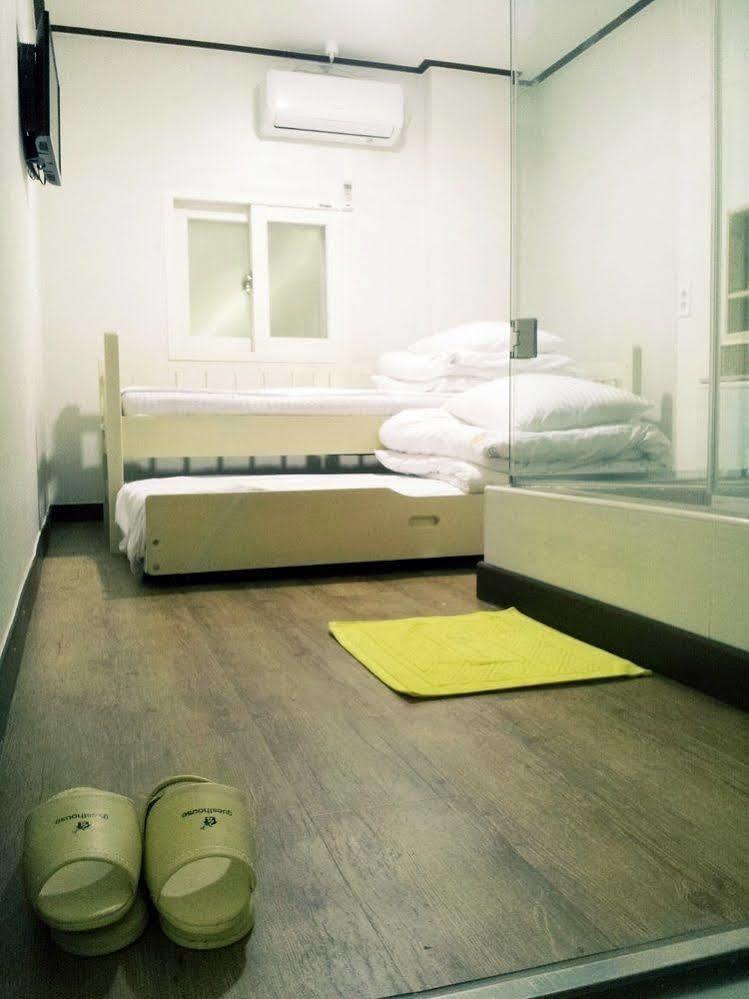 Guest house 24 Sinchon Hongdae 2*