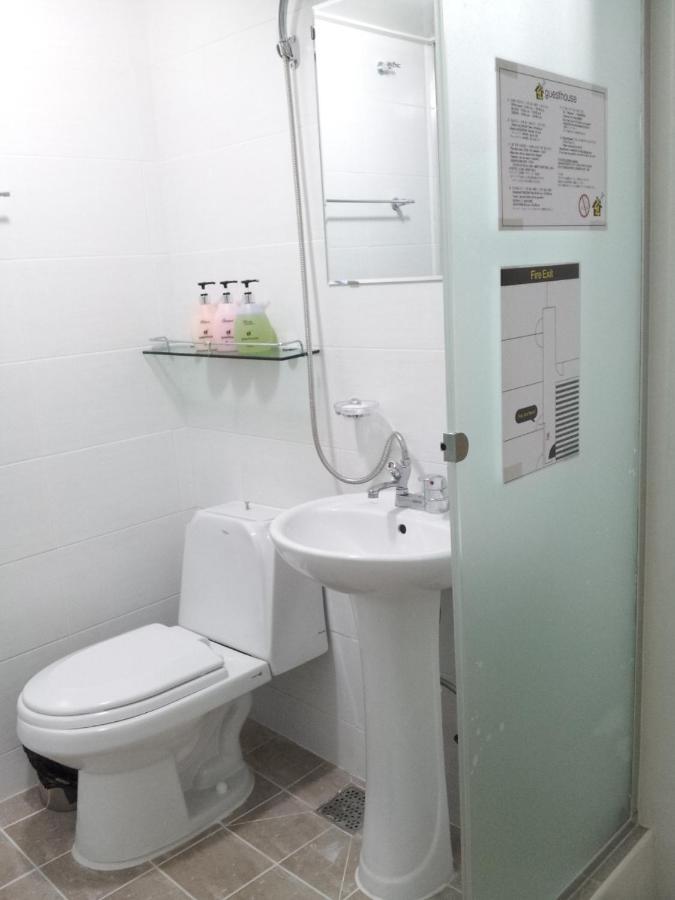 24 Sinchon Hongdae 2*
